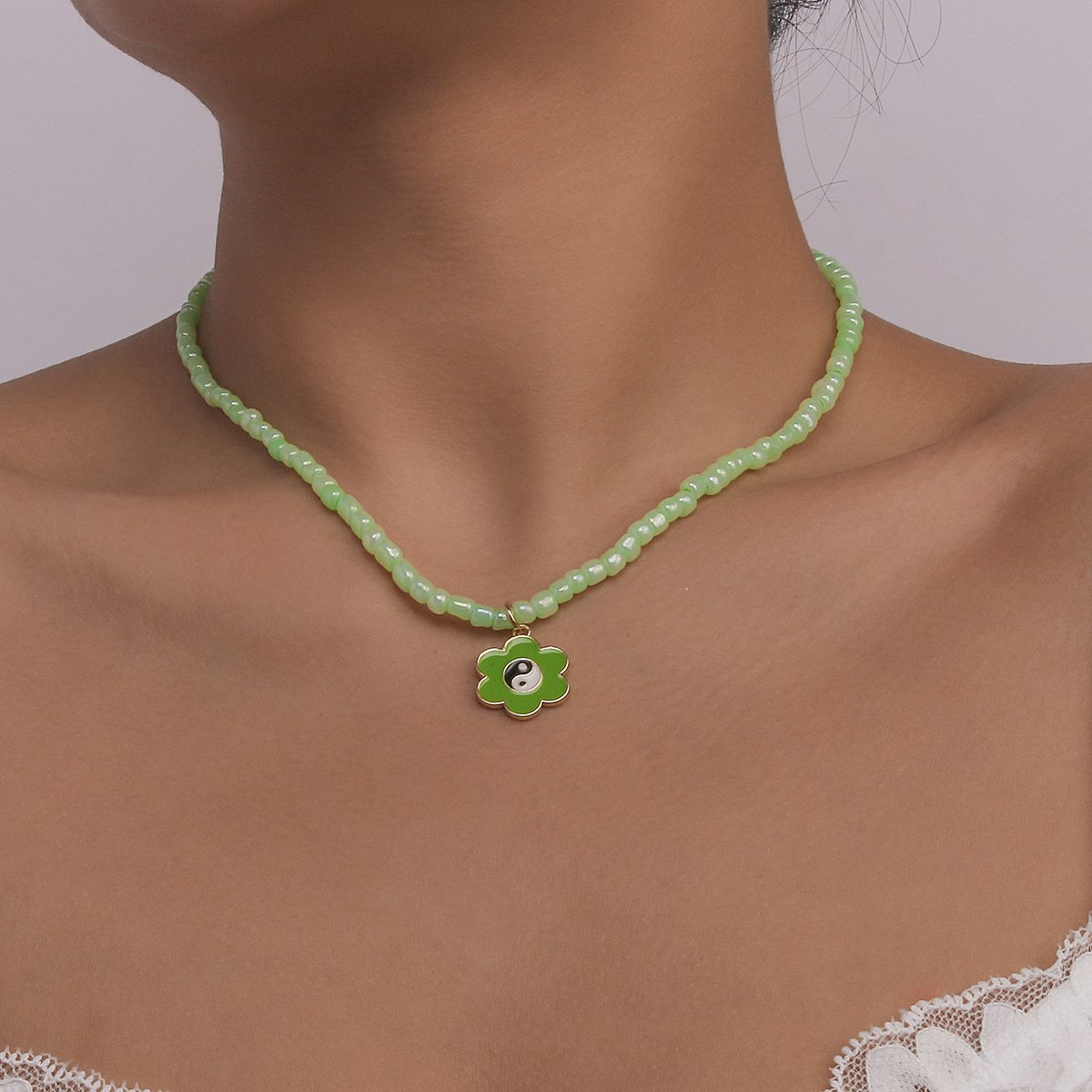 N1121 Small Fresh Rice Bead Necklace Women's Flower Tai Chi Gossip Necklace Simple Design Contrasting Color Necklace