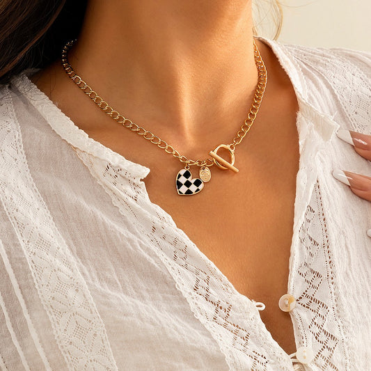 Retro Drip Oil Checkerboard Love Pendant Necklace Female Design Sense Personalized Snake Bone Chain Necklace