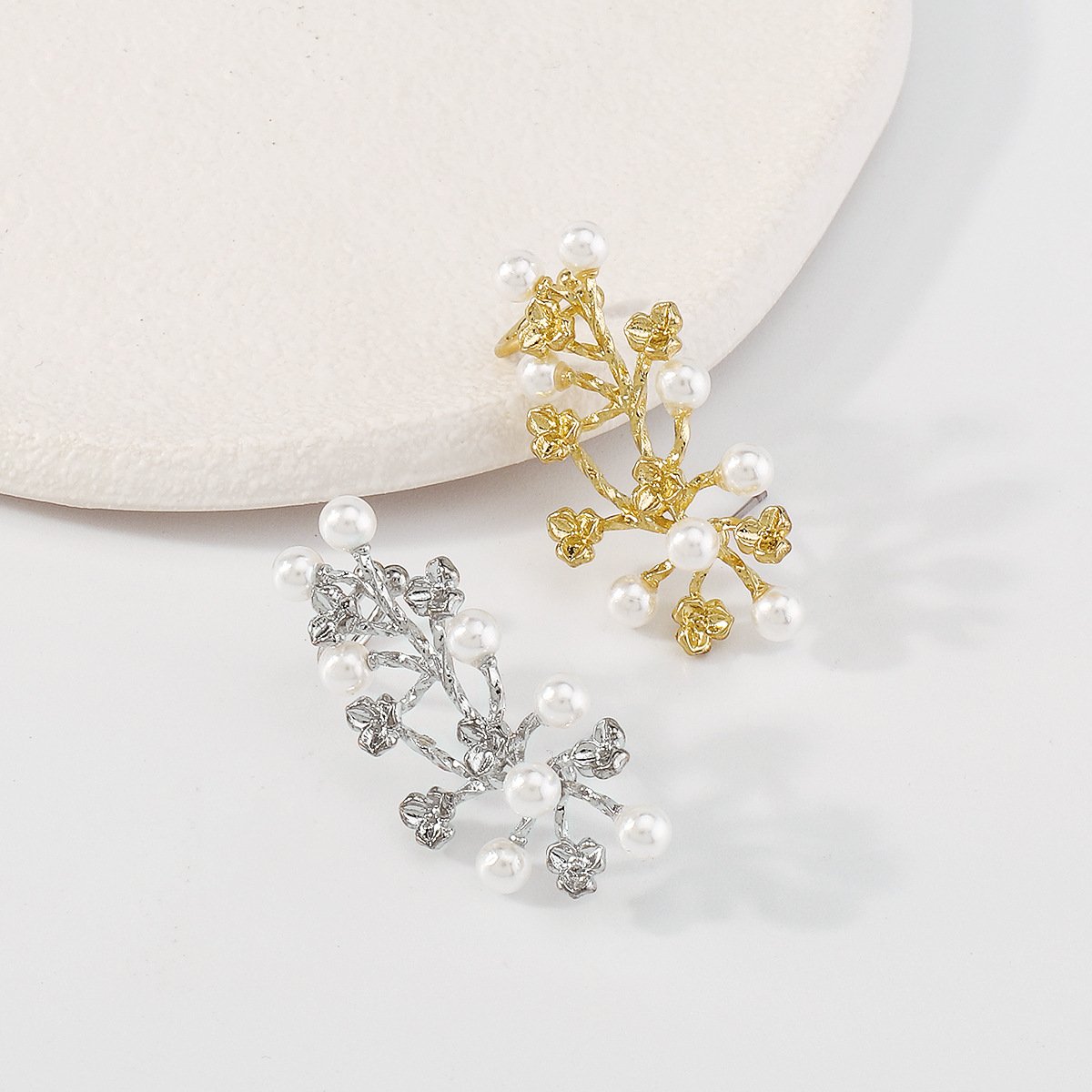 E1418 Internet celebrity simple pearl earrings retro fashion metal ear clip sweet personality earrings