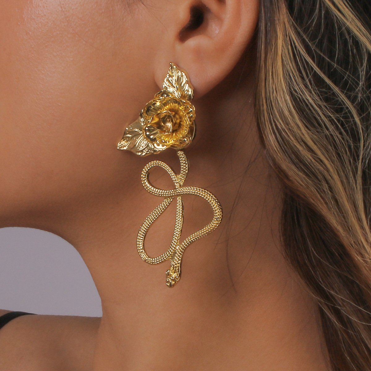 E1395 Niche Design Sense Fashion Earrings Female Rose Snake Exaggerated Baroque Creative Earrings