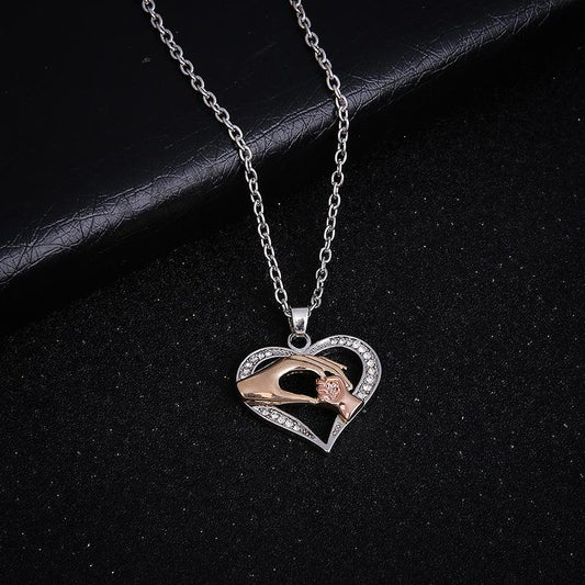 Three-color electroplating hand in hand heart-shaped pendant mother's day peach heart short necklace clavicle chain jewelry