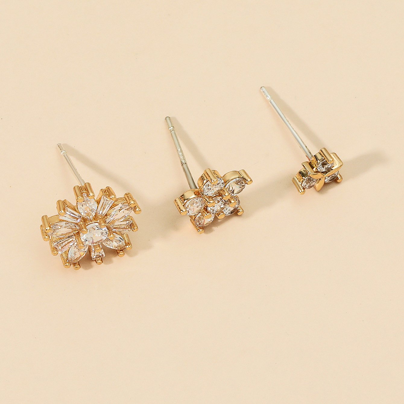 Simple Star Small Diamond Ear Clip Leaf Flower Sun Flower Geometric Pearl Zircon No Pierced Ear Stud Set
