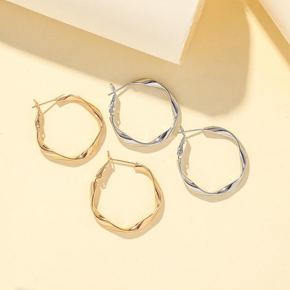 Simple C-shaped cold alloy earrings niche design twist line circle earrings female