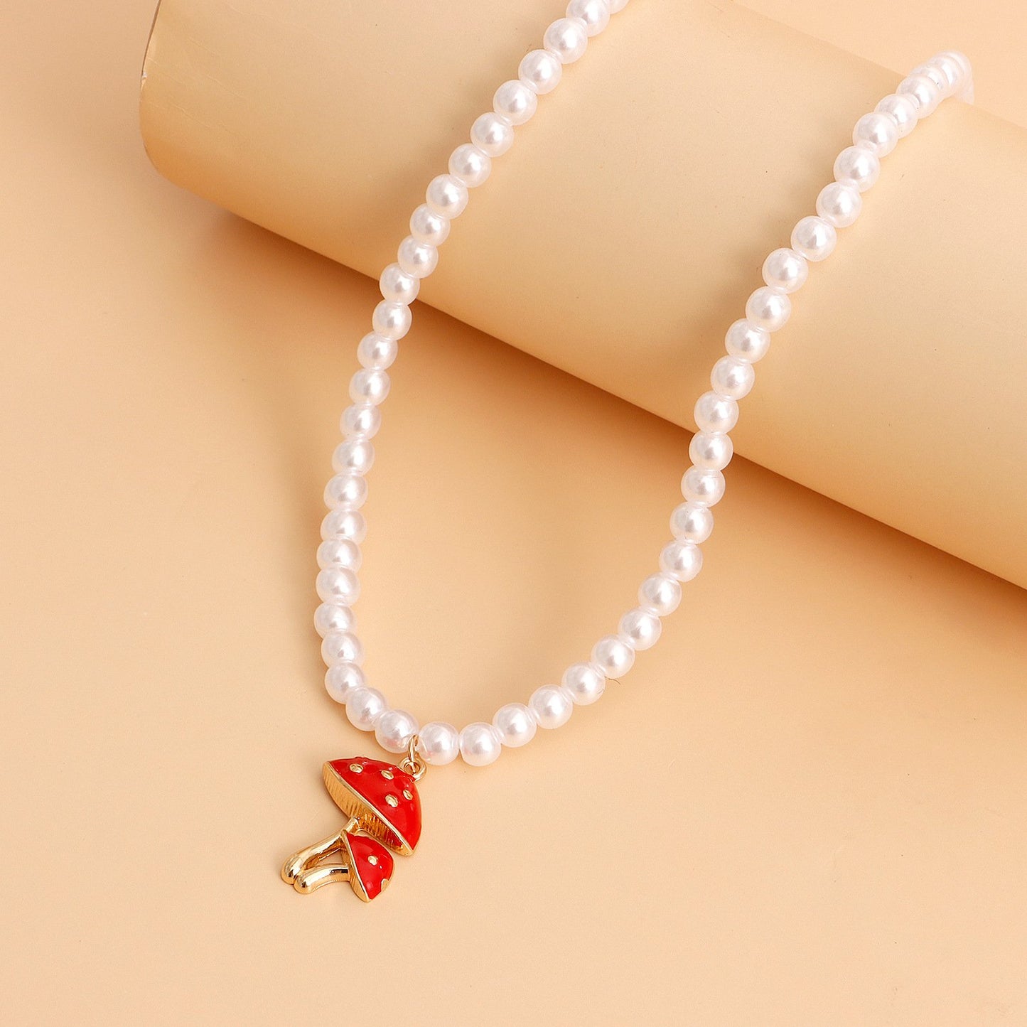 Jewelry ins imitation pearl red mushroom necklace necklace female retro all-match simple collarbone necklace