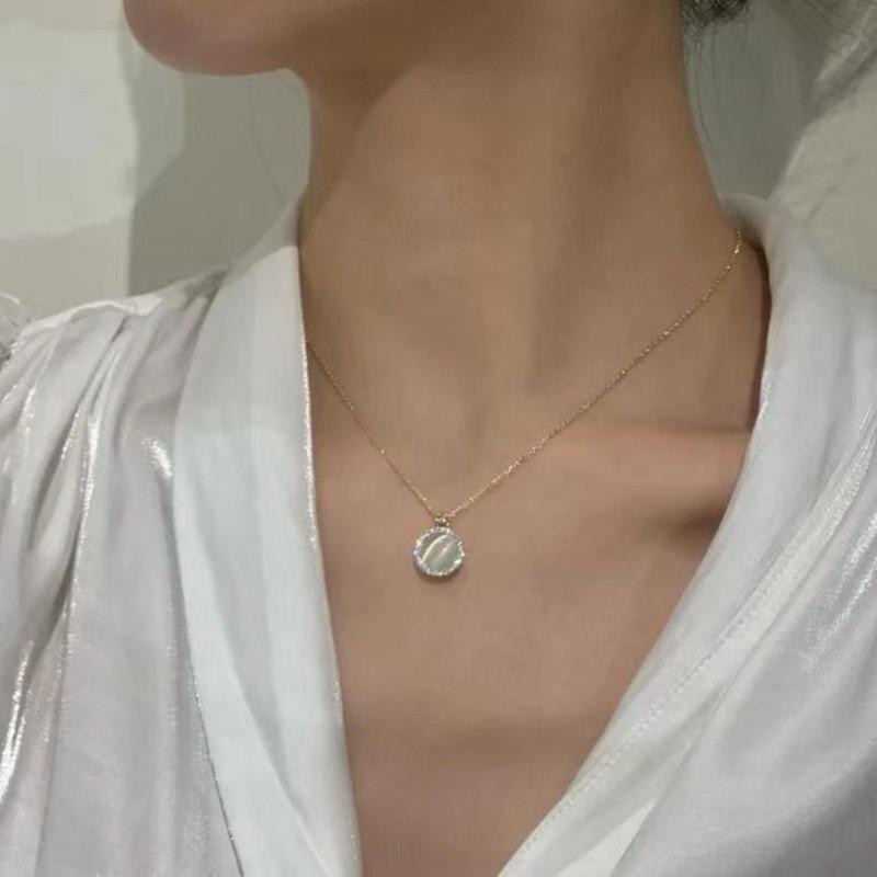 The same rotatable opal necklace women's diamond-studded geometric circle moonlight clavicle chain ins fresh and fashionable