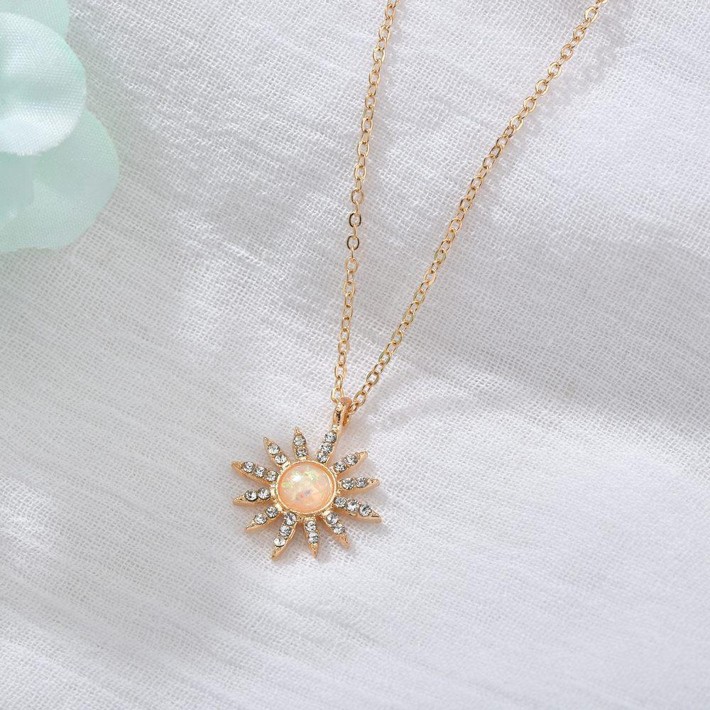 Rhinestone Sunflower Necklace Simple Alloy Pendant Necklace Accessories