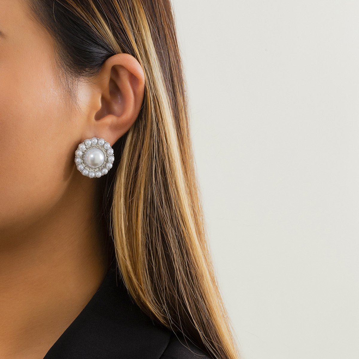 Jewelry Temperament Cold Inlaid Pearl Flower Plate Earrings Female Retro Versatile Geometric Metal Earrings