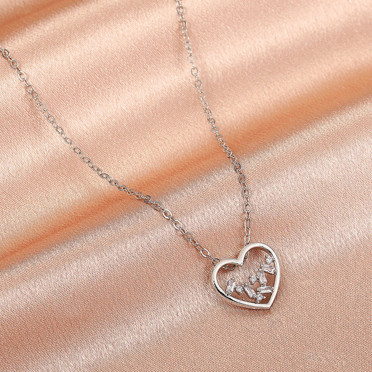Ins simple zircon love pendant necklace retro fashion hollow peach heart collarbone chain temperament necklace female