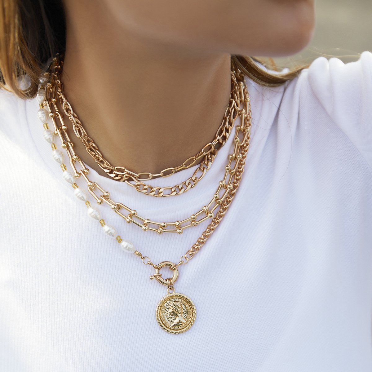 Jewelry Street Shot Hollow Embossed Necklace Women's Retro Punk U-shaped Buckle Imitation Pearl Portrait Necklace