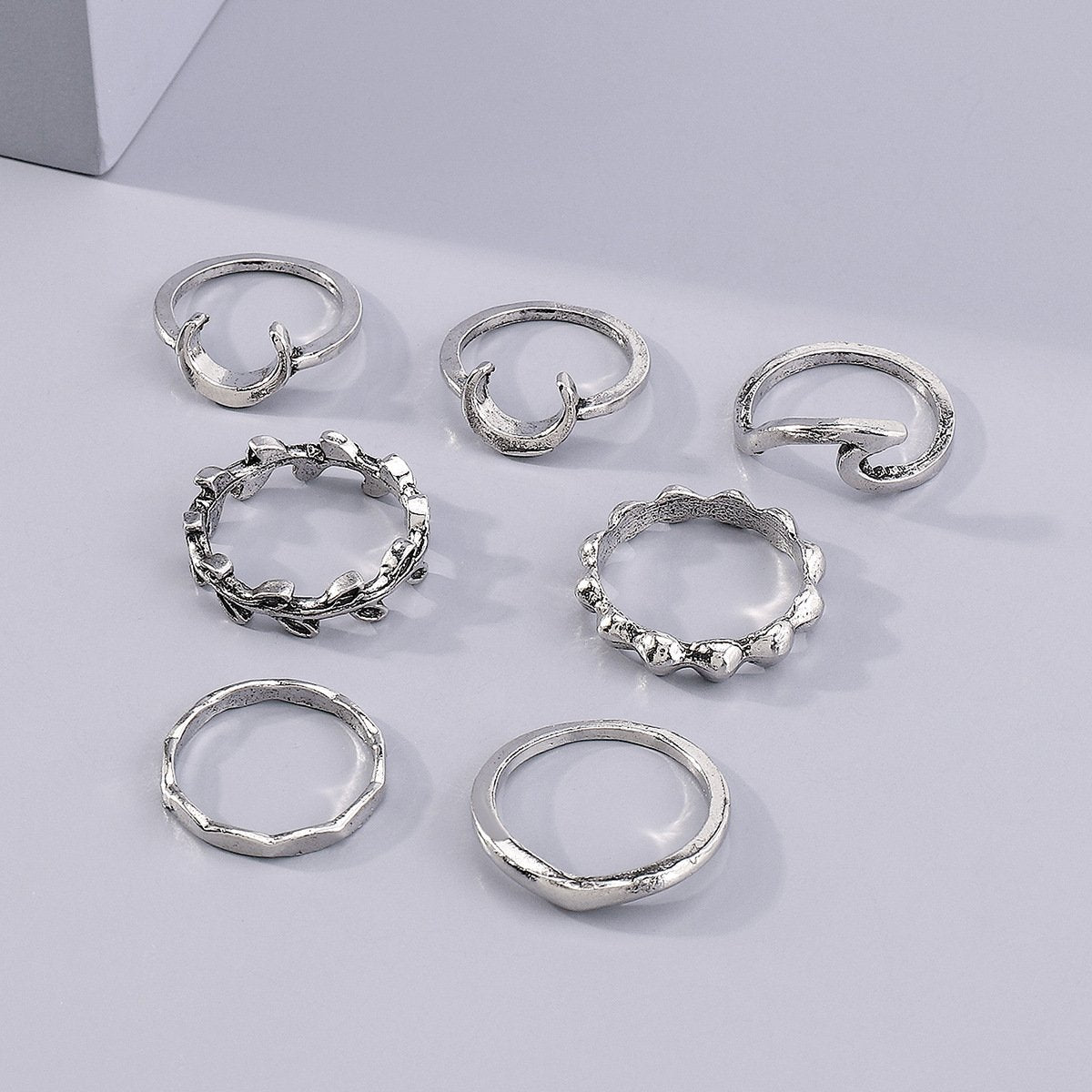 R766 Simple metal ring retro old ring crescent leaf joint ring set