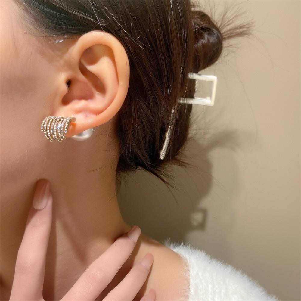 ins pearl earrings women's fashion light luxury niche design diamond claw earrings temperament net red earrings trend