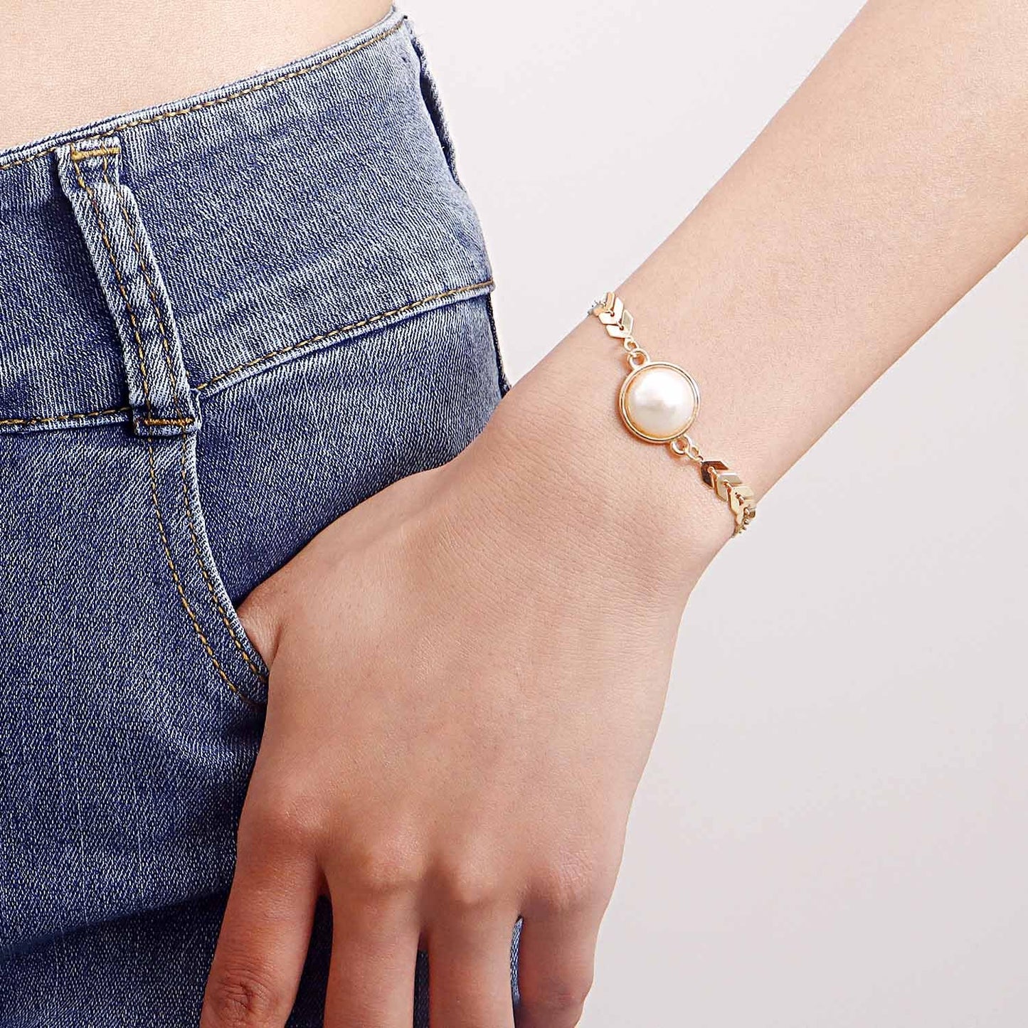 Jewelry Fashion Airplane Chain Exaggerated Geometric Imitation Pearl Bracelet Female Retro Design Sense