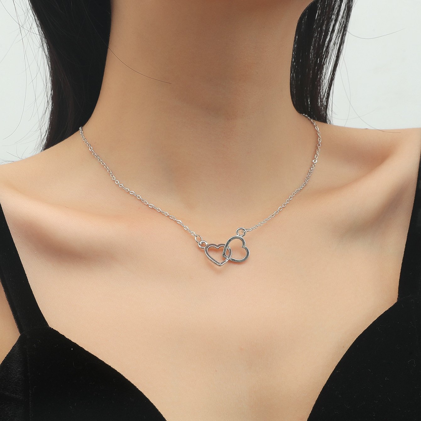 Fashion OL Simple Interlocking Pendant Necklace Alloy Double Love Clavicle Chain Cold Peach Heart Necklace