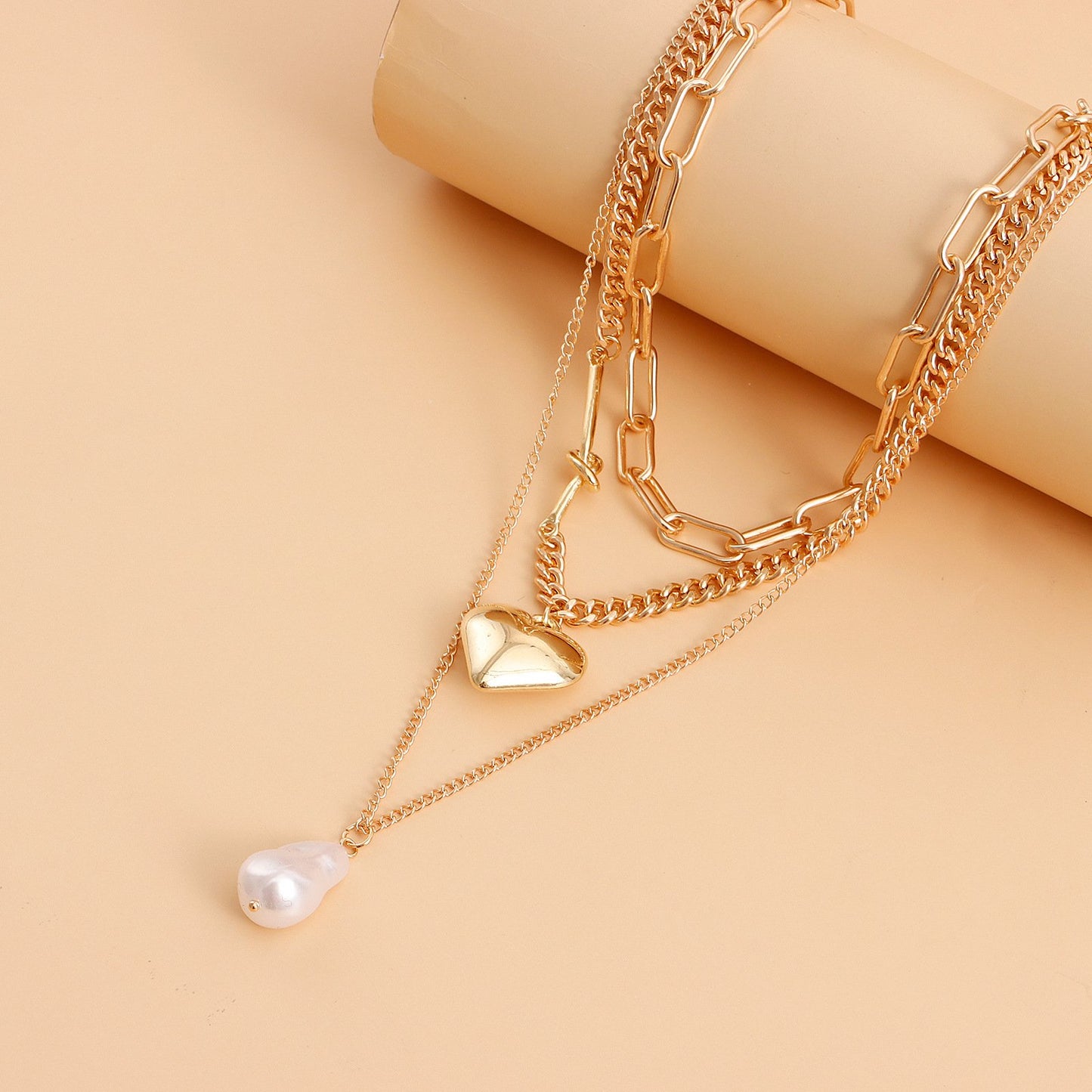 Explosive ins metal special-shaped pearl necklace simple and versatile big peach heart pendant necklace female