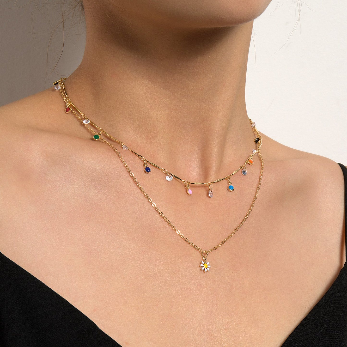 Jewelry Fashion Retro Daisy Pendant Simple Personality Women's Diamond Necklace Clavicle Chain