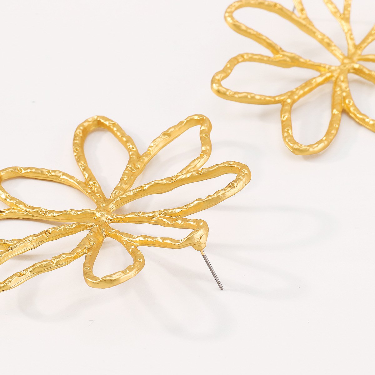 E1889 Jewelry Hollow Geometric Flower Earrings Metal Fashion Irregular Exaggerated Earrings