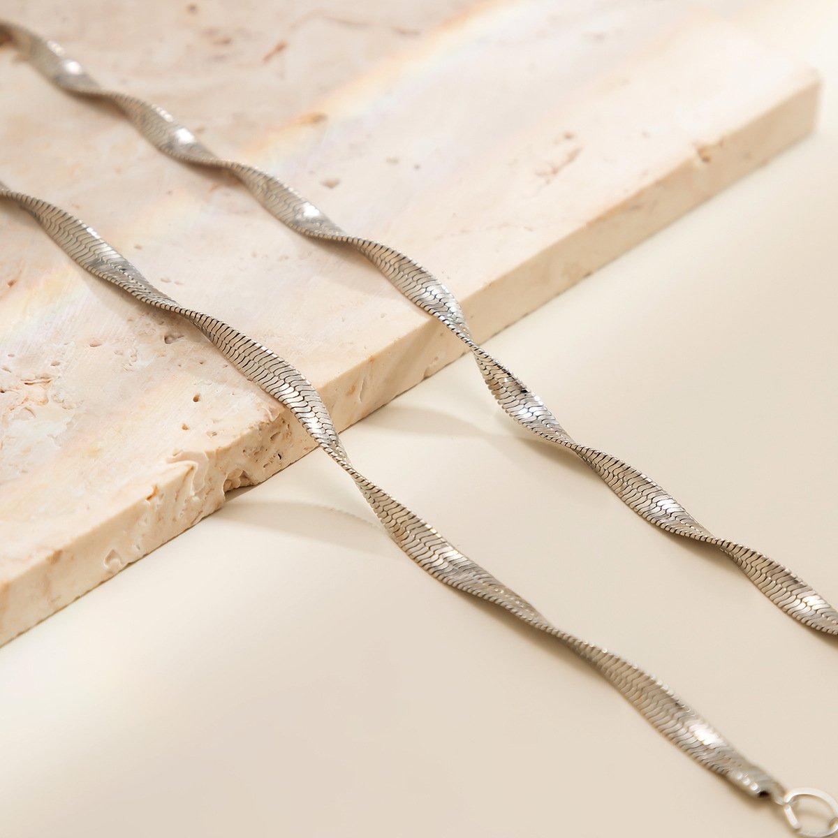 Jewelry Simple Water Wave Chain Versatile Clavicle Chain Necklace Retro Personality Metal Versatile Necklace