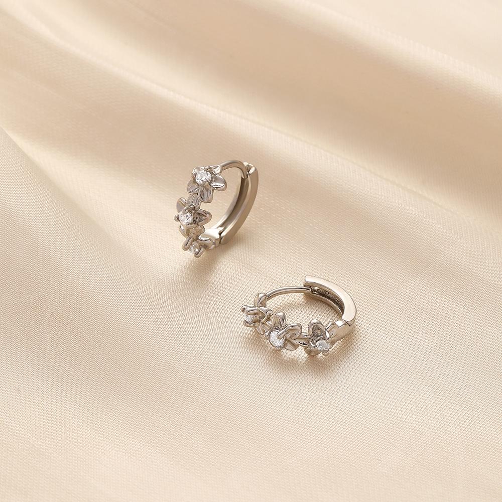 Classic Fashion Ladies Micro-inlaid Flower High-grade Crystal Zircon Super Flash Diamond Lazy Earrings Jewelry