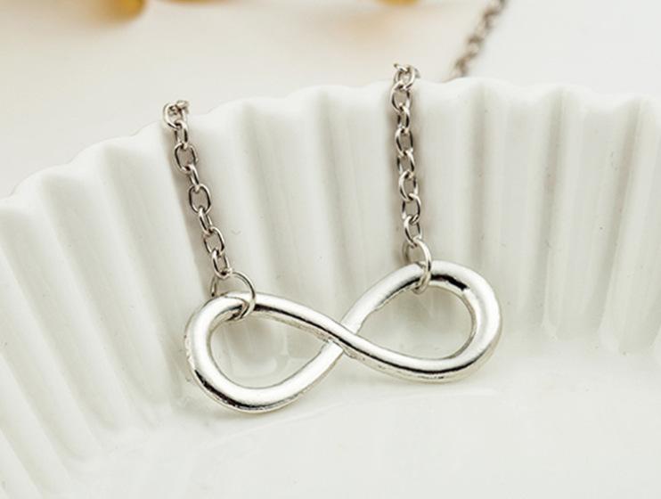 Popular jewelry figure 8 pendant short collarbone chain necklace market