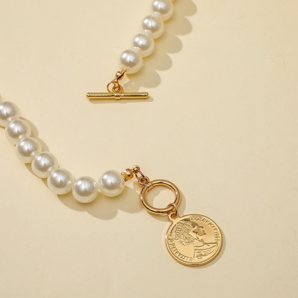 Ins temperament versatile necklace fashion metal ancient coins personality OT buckle short necklace pearl multi-element necklace
