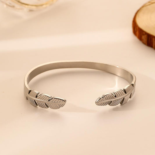 Ladies Nowadays High Quality Stainless Steel Exquisite Sexy Open Metal Geometric Design Feather Bracelet