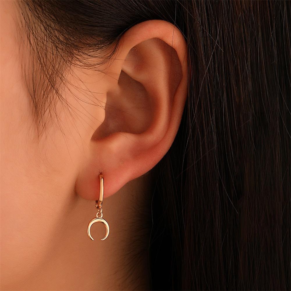 Moon earrings ins simple temperament metal crescent earrings earrings fashion personality earrings