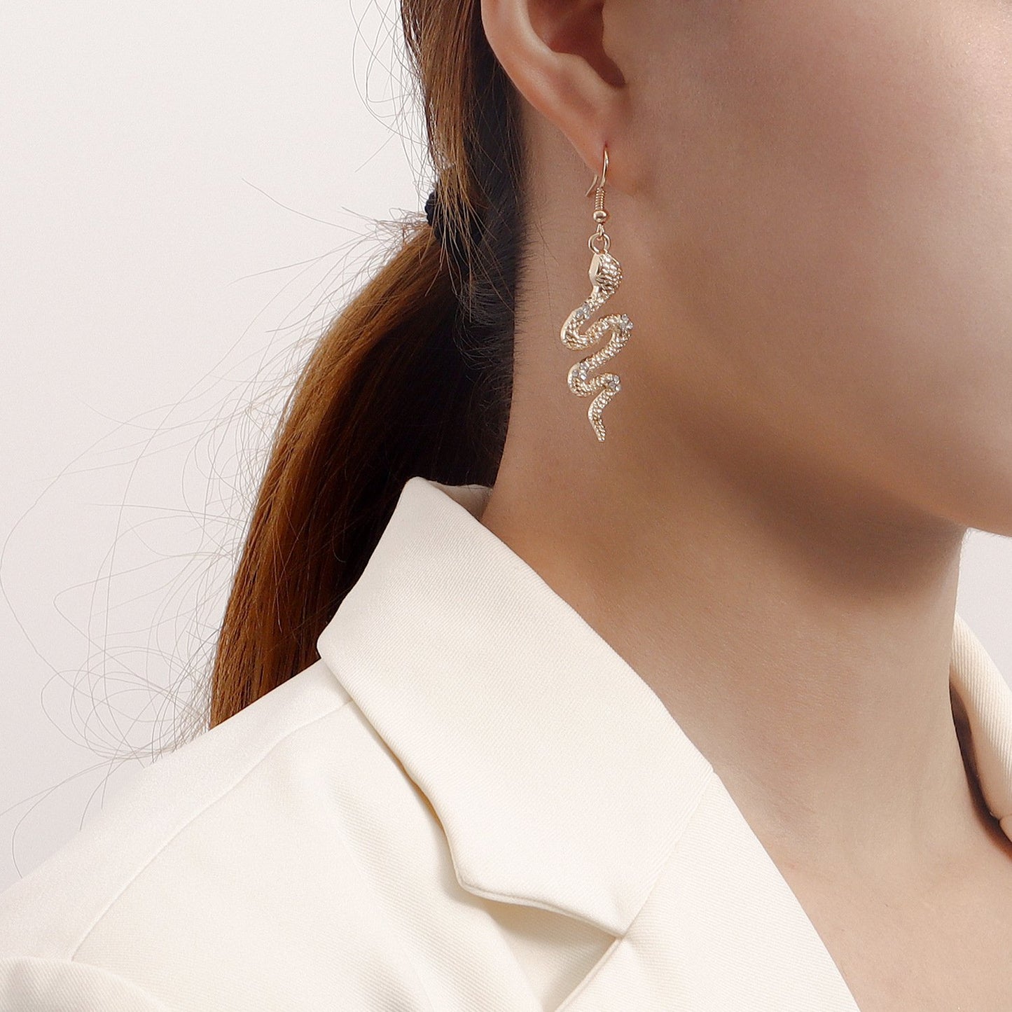 Jewelry ins micro-inlaid diamond snake-shaped pendant retro earrings female earrings high-end niche earrings