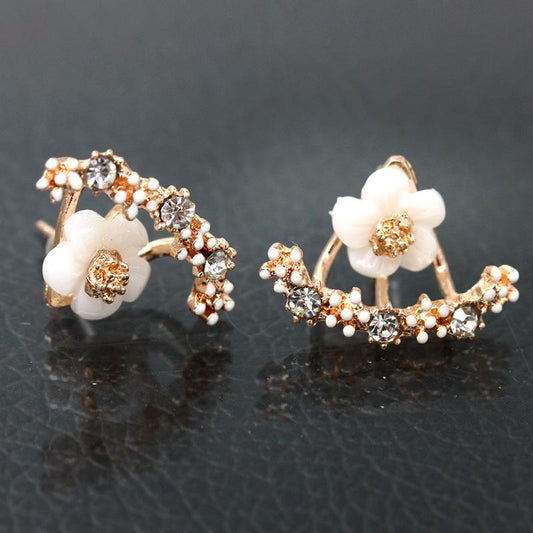 Fashion small daisy flower stud earrings chrysanthemum earrings market 2 yuan earrings