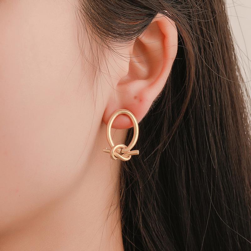 Earrings personality simple temperament knotted earrings fashion indifferent ins earrings earrings