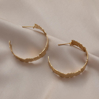 Trendy personality irregular metal hammered texture C-shaped earrings fashion cold simple retro earrings