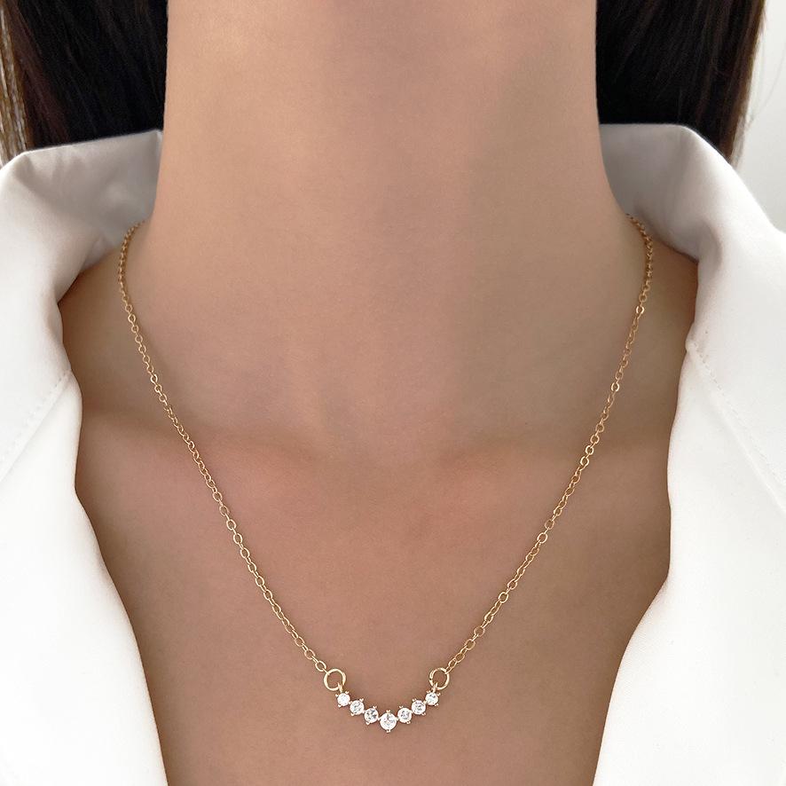 Ins Simple Diamond Necklace Female Retro Fashion Niche Design Curved Pendant Clavicle Chain Temperament Necklace
