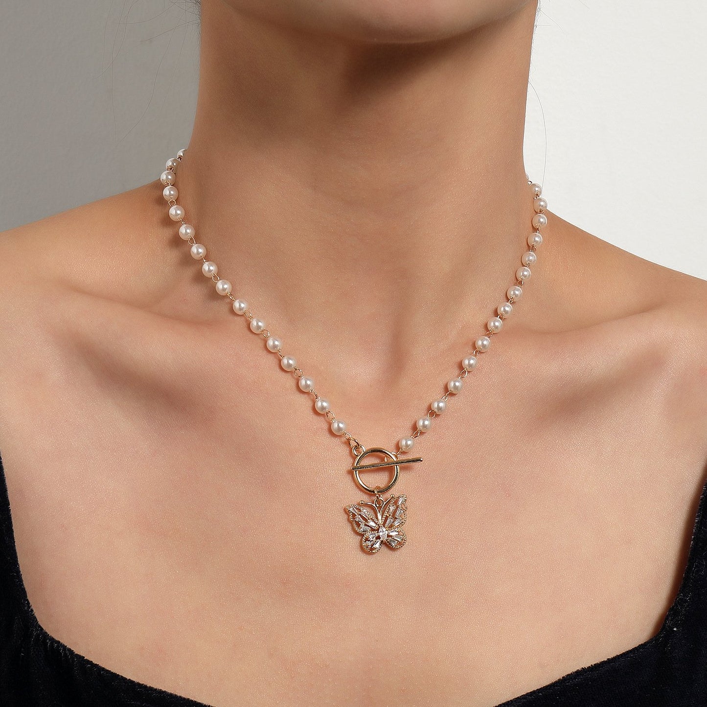 Jewelry Fashion OT Buckle Crystal Butterfly Pendant Necklace Women's Trendy Temperament Versatile Pearl Necklace