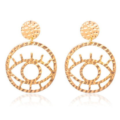 Exaggerated personality, hollow outline, eye earrings, earrings, female non-mainstream street photography, fun and exaggerated earrings