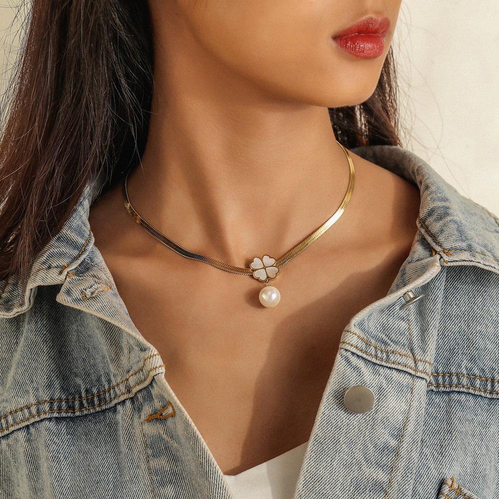 ins stainless steel four-leaf clover pearl shell necklace temperament light luxury simple item jewelry titanium steel clavicle chain