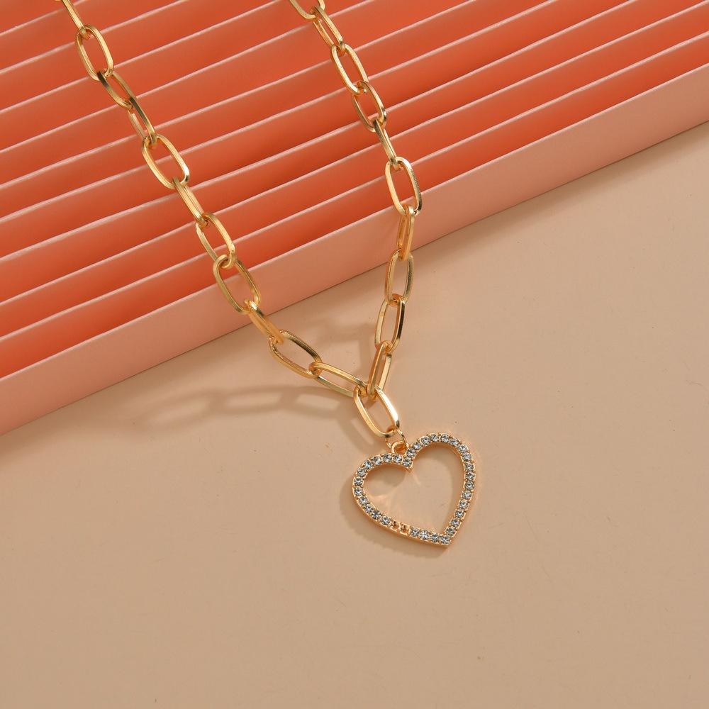 Fashion Simple Alloy Peach Heart Pendant Necklace Rhinestone Clavicle Chain Necklace Ladies Accessories