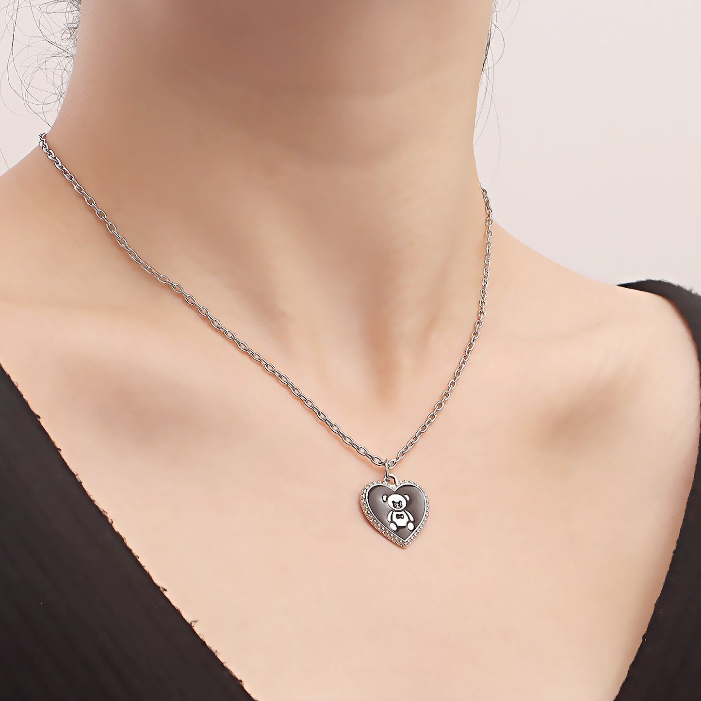 Jewelry simple single-layer black love bear pendant necklace female necklace does not fade