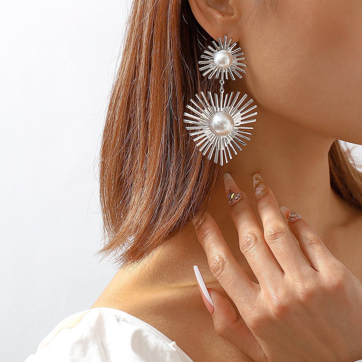 E114 Internet celebrity classic elegant pearl earrings women's metal heart-shaped temperament trendy simple earrings