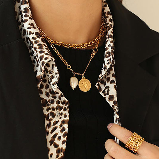 Jewelry Hip Hop Metal Portrait Tag Necklace Retro Versatile Shaped Pearl Clavicle Necklace