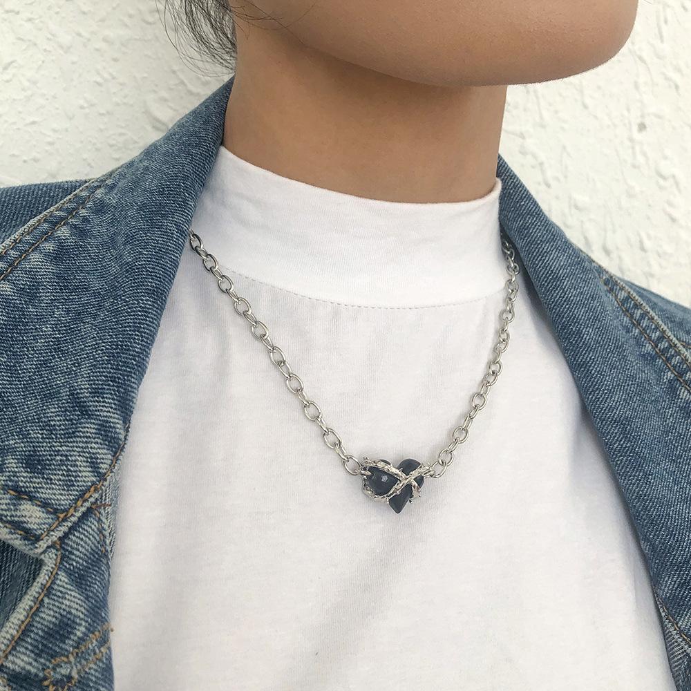 N942 Jewelry Simple Temperament Heart Necklace Metal Texture Resin Fashion Necklace