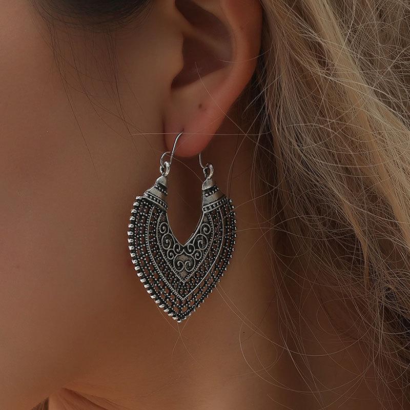 Hollow bohemian ethnic carved earrings retro ins peach heart love geometric semicircle earrings