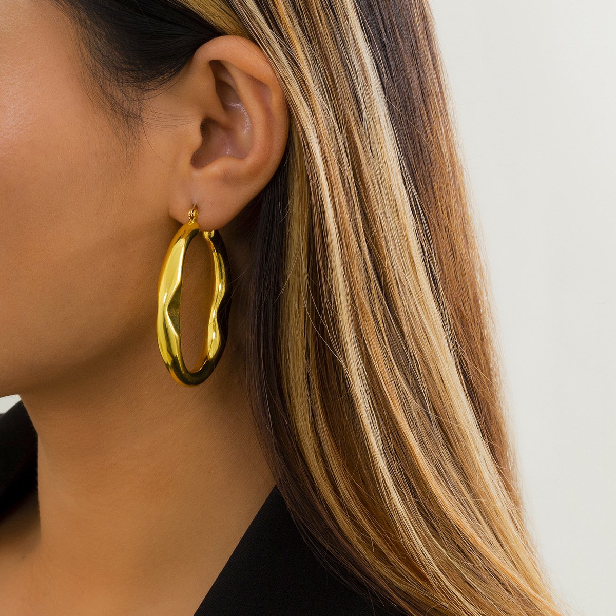 Jewelry Fashion Street Shot Metal Texture U-Shaped Earrings Female Simple Versatile Geometric Hollow Earrings