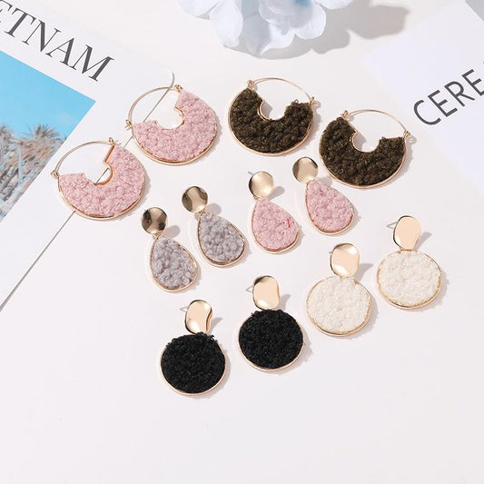 Simple Earrings Female Creative Retro Round Earrings Exaggerated Geometric Inlaid Plush Sequin Earrings