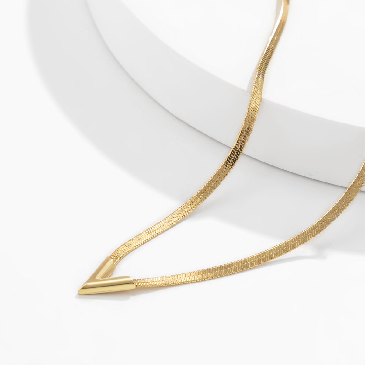 Hip-hop simple V-shaped snake bone chain collarbone necklace retro versatile metal geometric men and women necklace