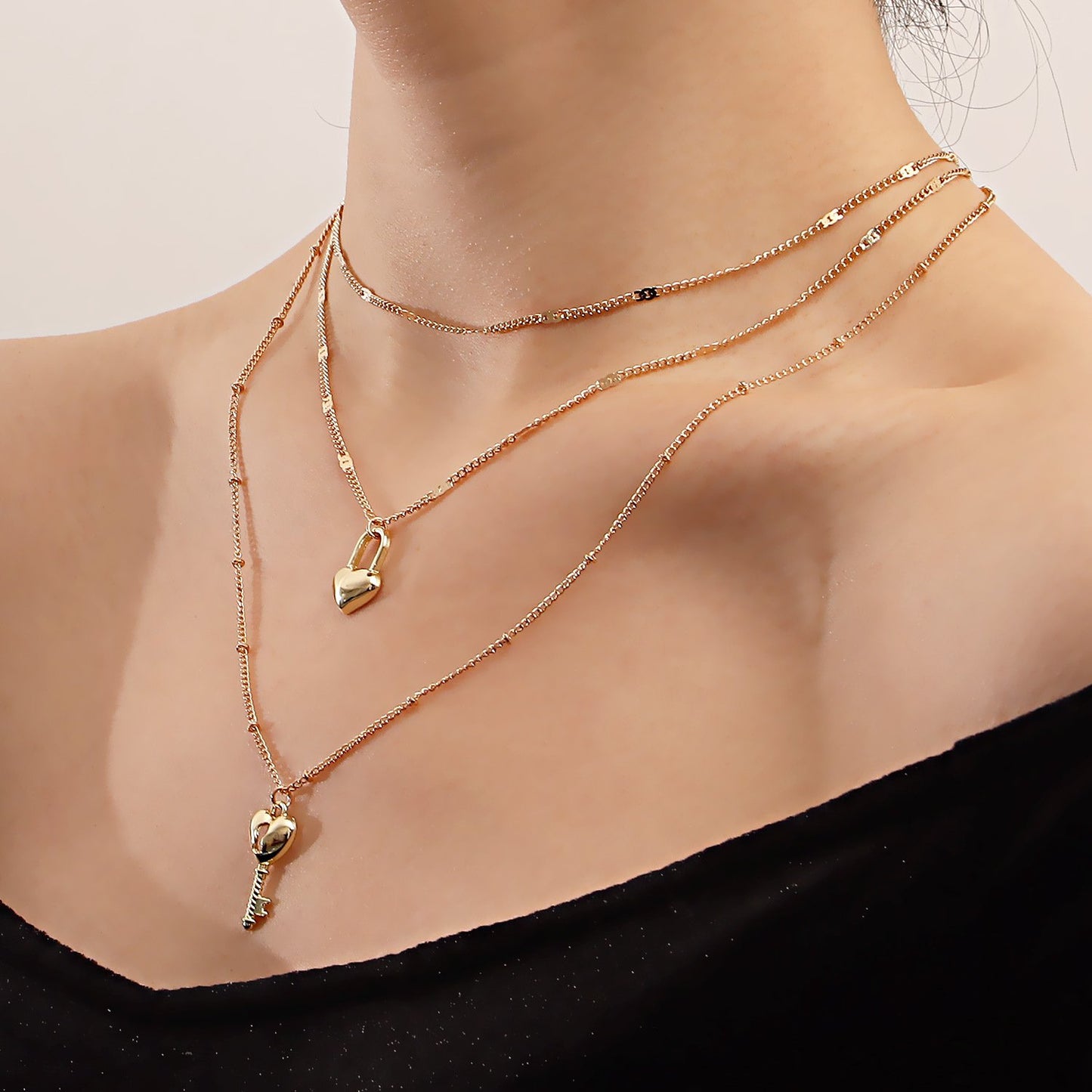 Explosive Jewelry Valentine's Day Exquisite Peach Heart Pendant Necklace Design Metal Love Multilayer Necklace