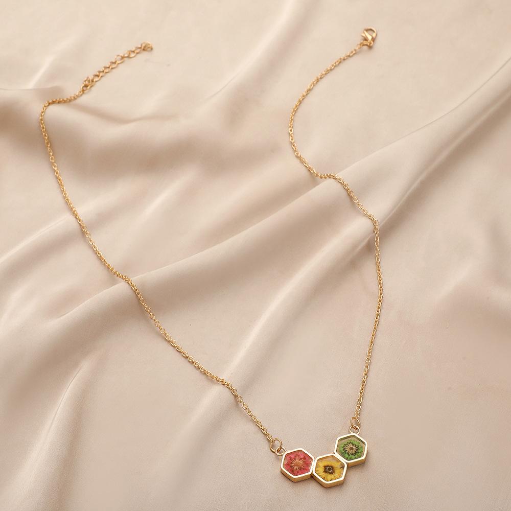 Dried Flower Resin Stitching Geometric Pendant Necklace Ladies Necklace Jewelry