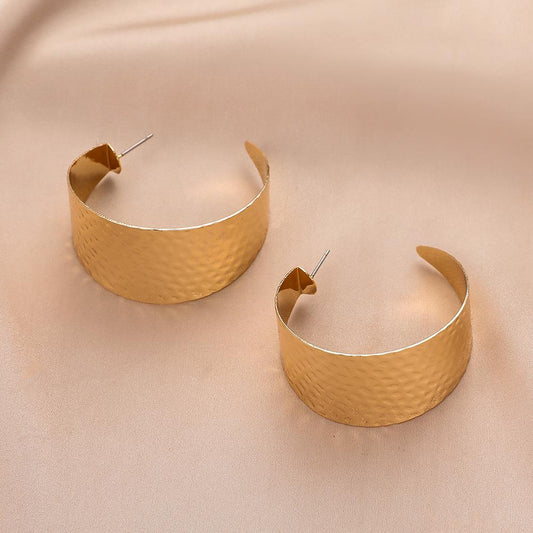 Exquisite fashion versatile personality C-shaped unique metal honeycomb beating pattern ladies earrings
