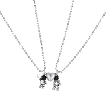 Astronaut Couple Necklace Fashion Personality Magnetic Love Astronaut Clavicle Chain Girlfriend Gift