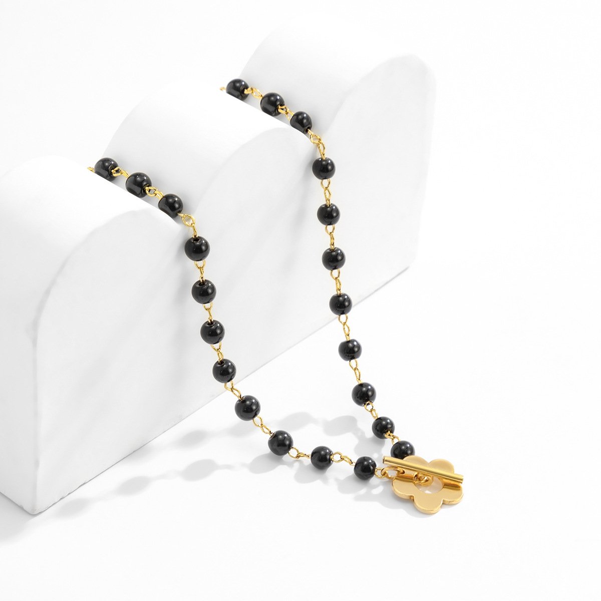 Jewelry Geometric Flower OT Buckle Metal Necklace Simple Black Beaded Clavicle Necklace Female