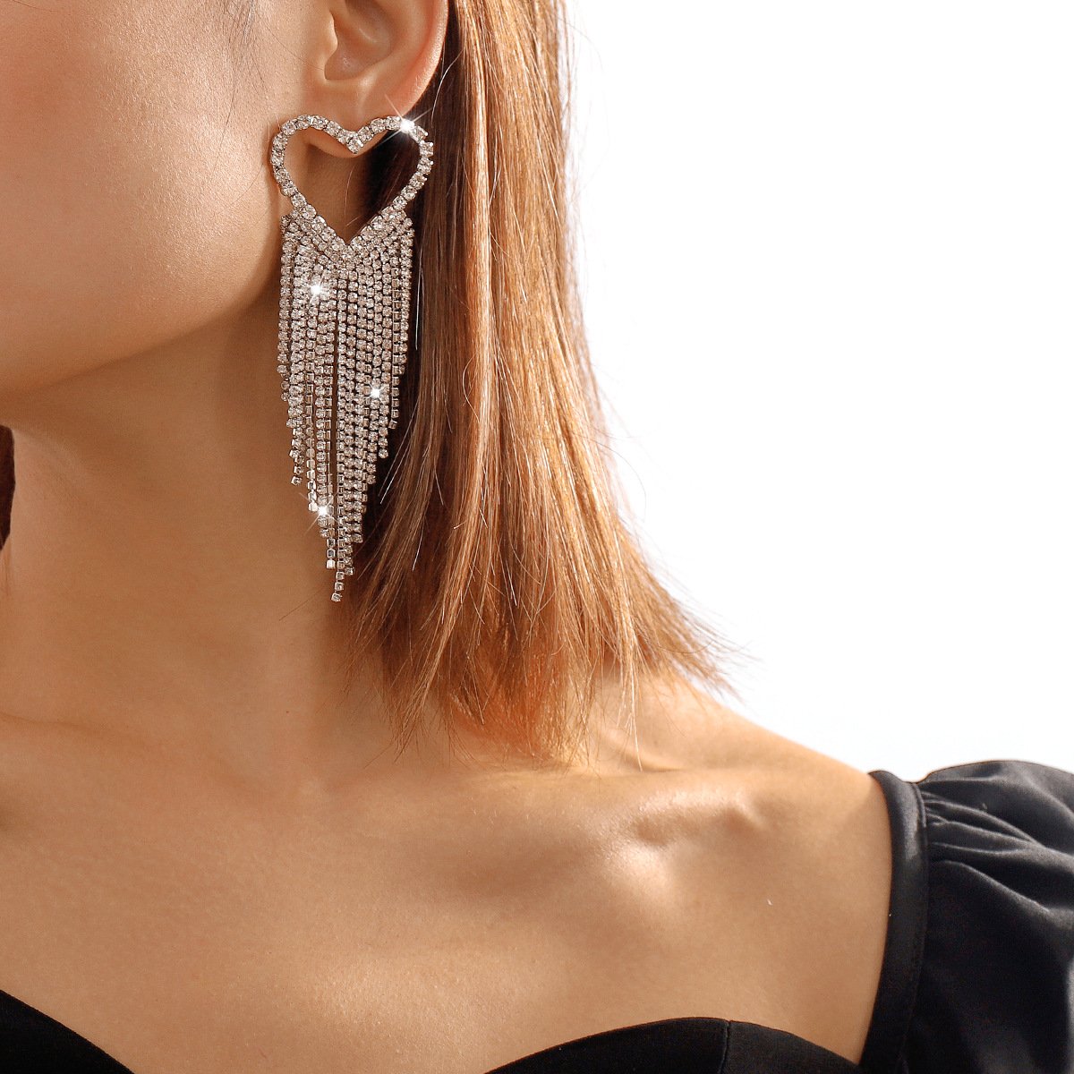 E1966 Exaggerated Claw Chain Tassel Internet Celebrity Earrings Cold Heart Shaped Diamond Personalized Retro Earrings