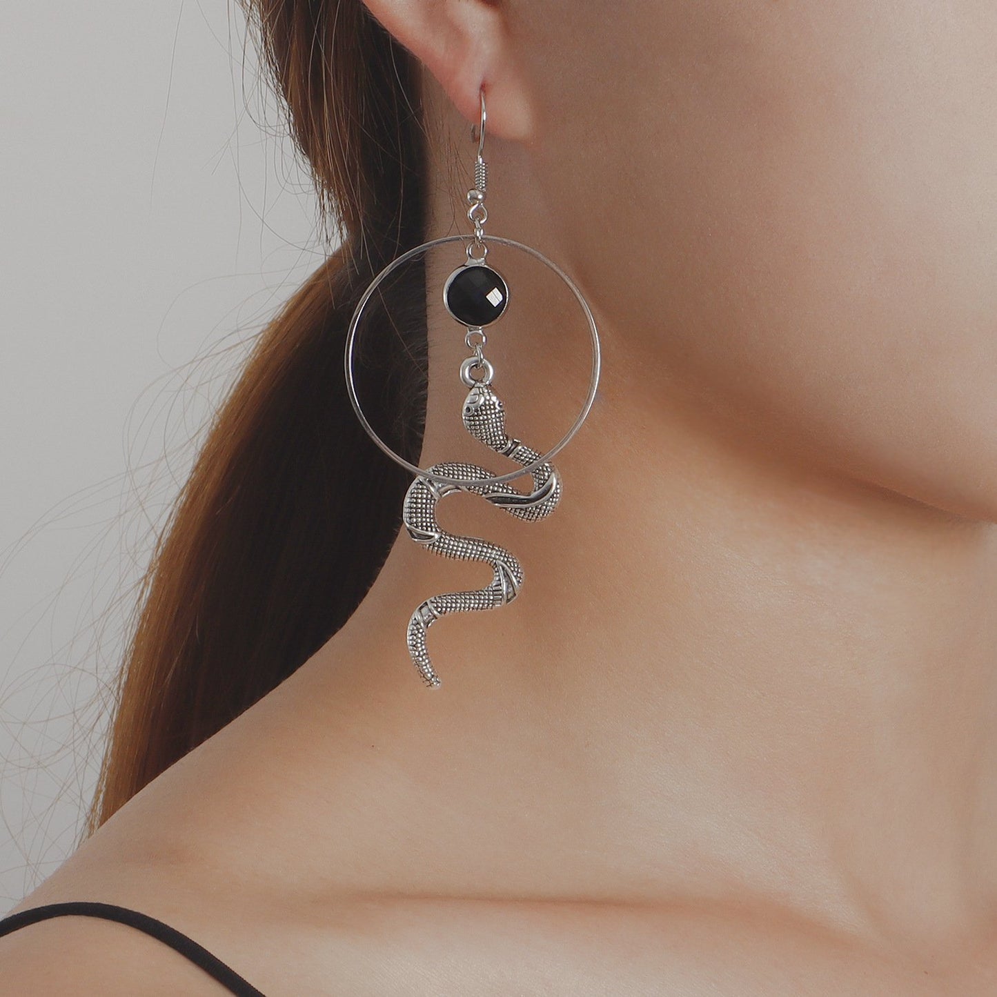 Snake-shaped earrings ins creative personality exaggerated earrings snake-shaped niche design indifferent high-end exaggerated